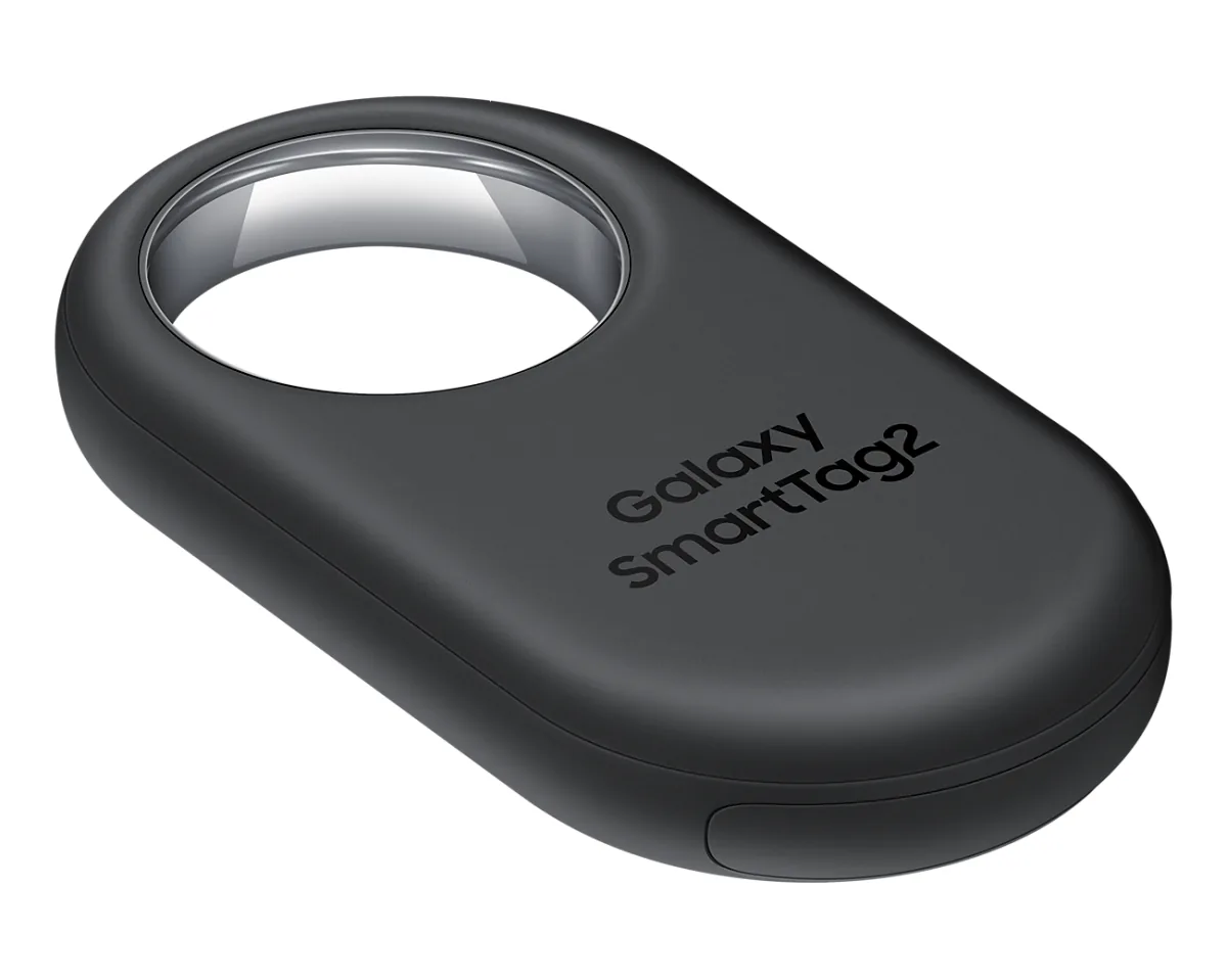 Samsung Galaxy SmartTag2 in Schwarz mit Ringöse, schräg von oben (Herstellerbild Samsung)